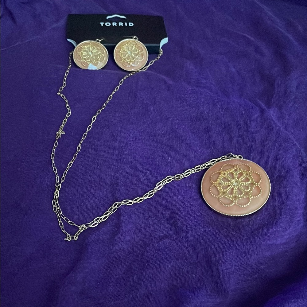 Torrid Gold Floral Pendant Necklace Set gold color with peach inset